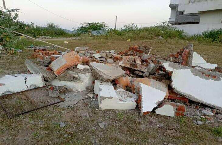 उदयपुर में हनुमान मंदिर पर यूडीए की कार्रवाई, वीडियो में देंखे जेसीबी से पक्का निर्माण ढहाया; लोगों ने किया विरोध