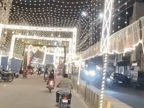 ग्वालियर में गणेश उत्सव की धूम, कहीं घोड़े पर सवार बप्पा तो कहीं शिव की गोद में बाल गणेश; पंडालों में उमड़ रही भीड़