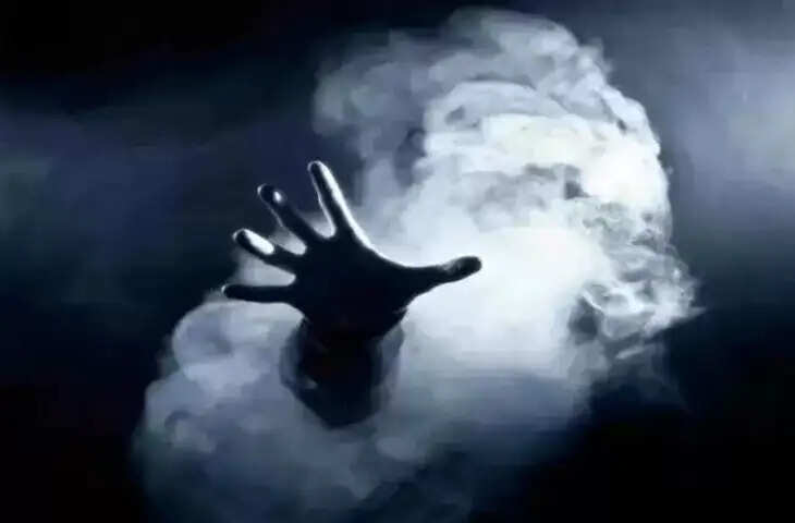 घर में रहता है कलह या डर? इस प्राचीन काली मंत्र से करें 'घेराबंदी', बुरी शक्तियां रहेंगी रहेंगी आपसे कोसों दूर
