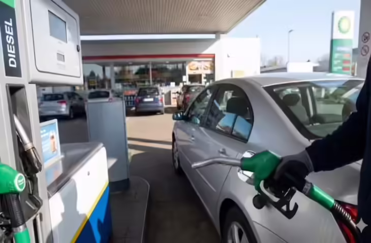 Vehicle Mileage Rule Change: कंपनियां अब बताएंगी AC के साथ माइलेज, कार सेलेक्ट करना हुआ और आसान​​​​​​​