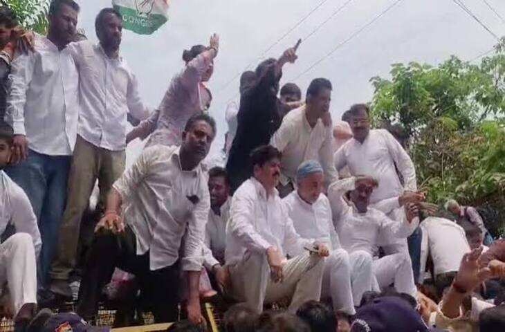 देहरादून में कांग्रेस का सचिवालय कूच, पुलिस से धक्का-मुक्की; वीडियो में जाने 50 से ज्यादा कार्यकर्ता हिरासत में, हरक सिंह रावत की तबीयत बिगड़ी