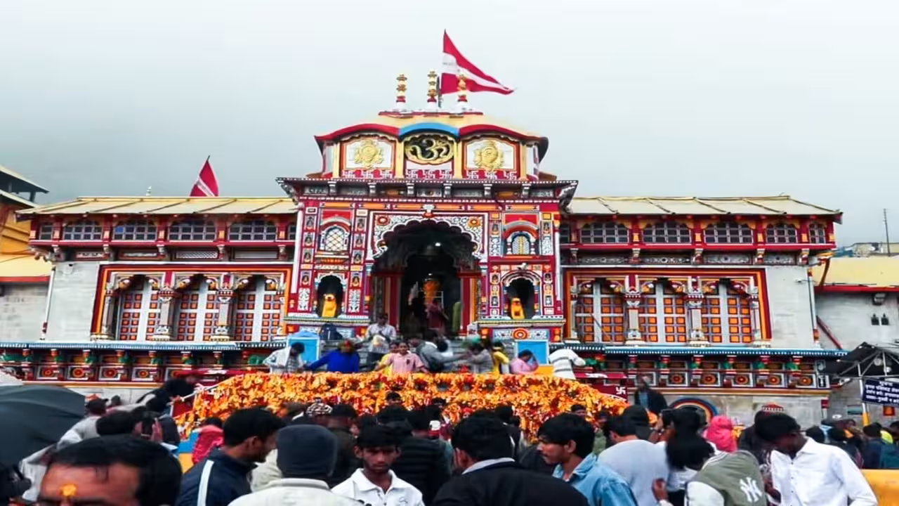 Badrinath Theft Case: मंदिर के पूर्व अधिकारी राजेंद्र चौहान पर कसा शिकंजा, लंबी पूछताछ के बाद हुई गिरफ्तार
