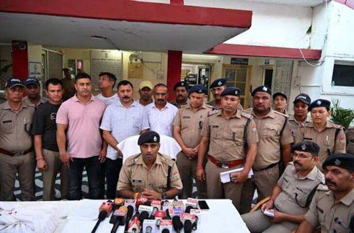 नैनीताल के रामनगर में रिसॉर्ट पर पुलिस का बड़ा छापा, अनैतिक गतिविधियों में 51 लोग गिरफ्तार