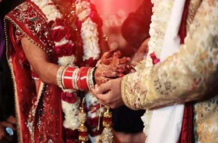 Wedding Viral Video: दुल्हन के बॉयफ्रेंड ने शादी वाले दिन मचाया हंगामा, दूल्हे के सामने रख दी तस्वीर, फिर मचा बवाल