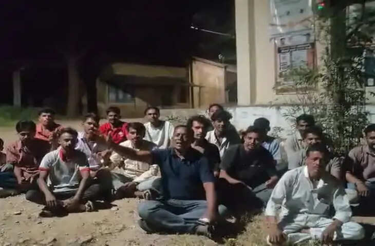 बिजली कटौती से परेशान ग्रामीणों का प्रदर्शन, विभाग ने कहा- 2 से 3 दिन और हो सकती है लोड शेडिंग; अधिकारियों से चर्चा के बाद धरना खत्म