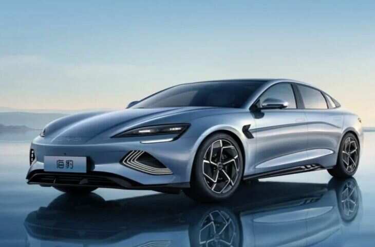 BYD की नई कॉम्पैक्ट इलेक्ट्रिक कार जल्द होगी लॉन्च, प्रीमियम इंटीरियर और लंबी रेंज के साथ करेगी एंट्री, जानें मुकाबला​​​​​​​