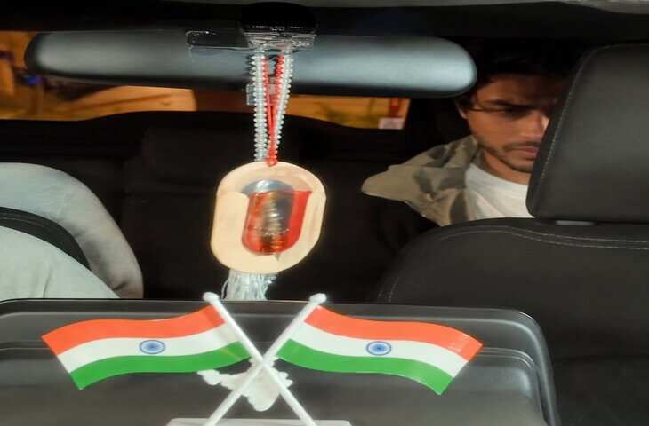 करोड़ों की लग्जरी से दूर टैक्सी में नजर आए आर्यन खान, क्या खुद की पहचान बनाने की है कोशिश?