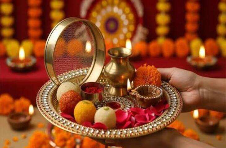 फुटेज में जाने करवा चौथ पर चंद्रमा को अर्घ्य देने से पहले पढ़ें यह व्रत कथा