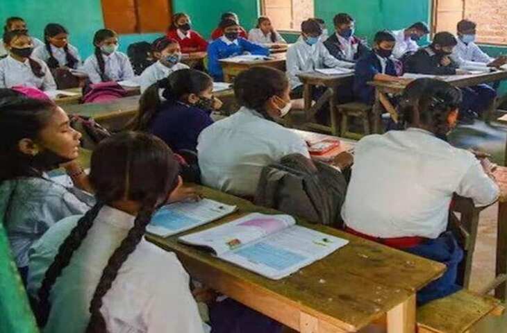 दिल्ली के सरकारी स्कूल में पंखा गिरने से दो छात्राएं घायल, एक के सिर में लगे 9 टांके; जांच के लिए कमेटी गठित