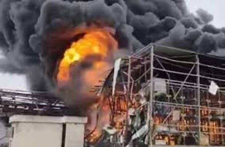 Iran-Israel तनाव चरम पर: केमिकल प्लांट पर हमले के बाद गैस लीक का खतरा, लोगों को घरों में रहने की चेतावनी&nbsp;