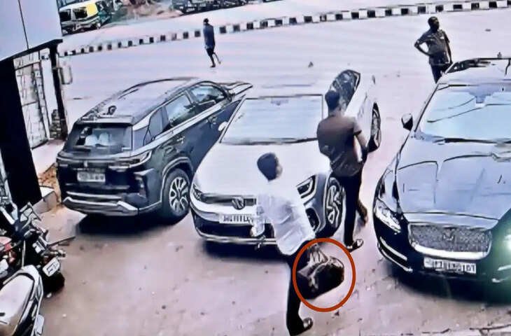 Ranchi Crime News: जगुआर कार से आए शातिर चोरों ने बिल्डरों के घरों को बनाया निशाना, 1 करोड़ रुपये नकद और गहने लेकर फरार