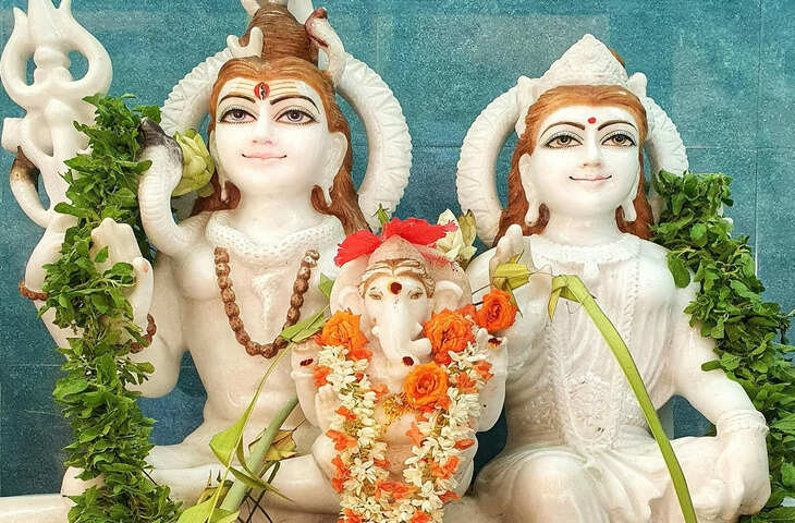 Sawan Bel Patra Ke Upay: सावन में बेलपत्र के ये उपाय माने जाते हैं शुभ, जानें धार्मिक महत्व