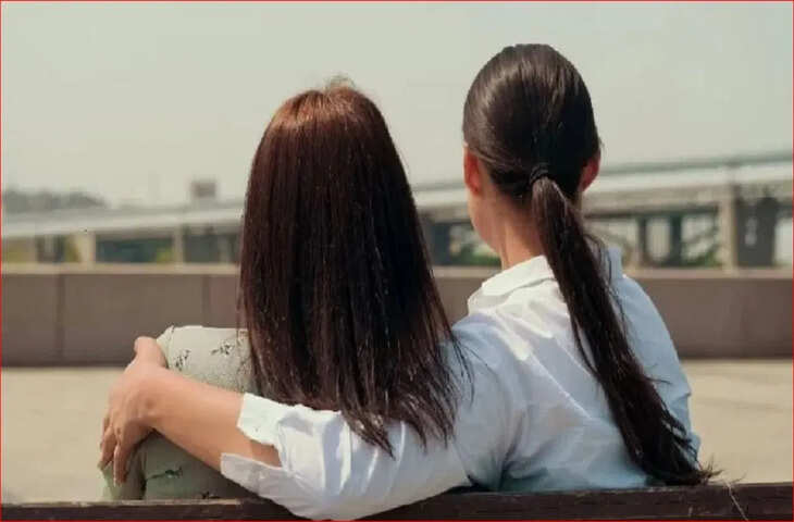 दो बालिग सहेलियों के रिश्ते ने पकड़ा तूल, विवाह की जिद और साथ रहने की बात पर चर्चा तेज