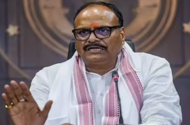 सोशल मीडिया पर भिड़े अखिलेश यादव और ब्रजेश पाठक, &lsquo;नाकाम मंत्री&rsquo; से लेकर &lsquo;झूठ का सौदागर&rsquo; तक पहुंचे बयान