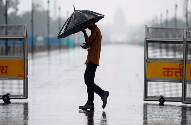 Delhi Weather: बारिश से 6 डिग्री तक गिरा तापमान, अक्टूबर में सामान्य से तीन गुना ज्यादा बरसे बादल
