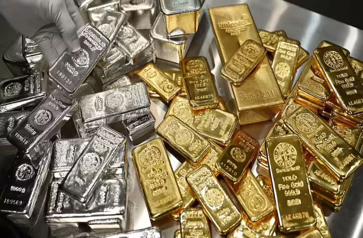 Gold-Silver Price Update: सोने की कीमतों में उछाल लेकिन चांदी में गिरावट, खरीदने से पहले यहाँ&nbsp;चेक करें अपने शहर का रेट