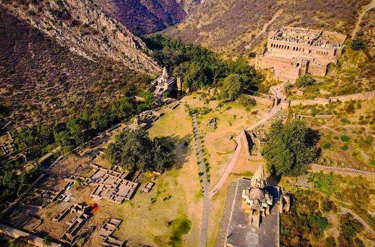 Bhangarh Fort: राजस्थान का वो किला, जहां सूरज ढलते ही जाने से डरते हैं लोग!