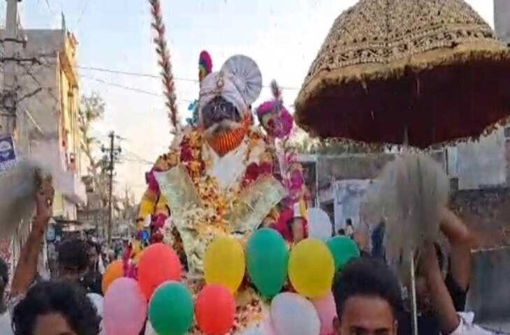 अलवर में 90 वर्षीय पंच को अंतिम विदाई, वीडियो में देखें हाथी पर निकली भव्य शव यात्रा, गाड़ियां लोहार समाज ने निभाई परंपरा