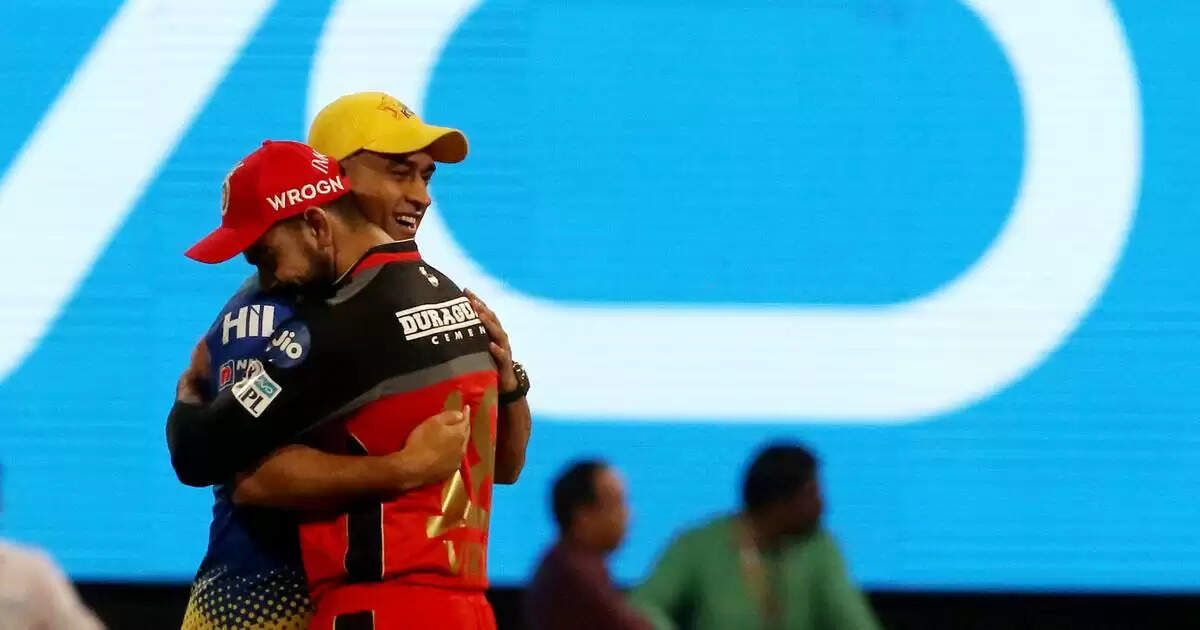 Virat Kohli dhoni ipl--1.png