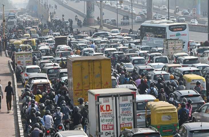 दिल्ली में पुराने वाहनों पर बड़ा प्रतिबंध, क्या पूरी तरह बैन होंगी गाड़ियां? जानें सरकार की नई योजना