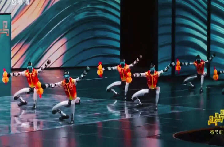 चीन का स्प्रिंग फेस्टिवल गाला 2026: रोबोट्स ने दिखाया ऐसा डांस, जिसे देखकर इंसान भी रह जाए दंग