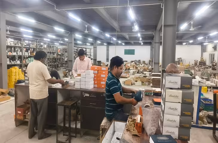 Diwali Bonus 2026: दिवाली पर 2.36 लाख कर्मचारियों की होगी बल्ले-बल्ले! किसी को मिलेगा बोनस तो किसी को नकद और शानदार गिफ्ट