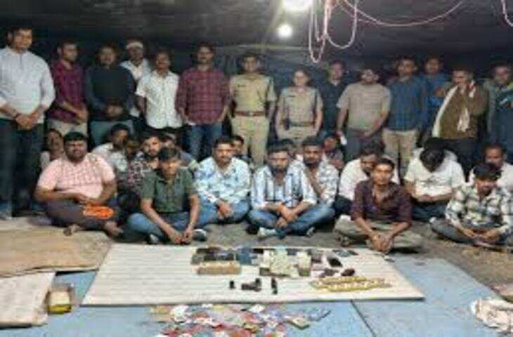 सागर में जुआ फड़ पर पुलिस की बड़ी कार्रवाई, 9 जुआरी गिरफ्तार, नकदी और ताश की गड्डियां जब्त