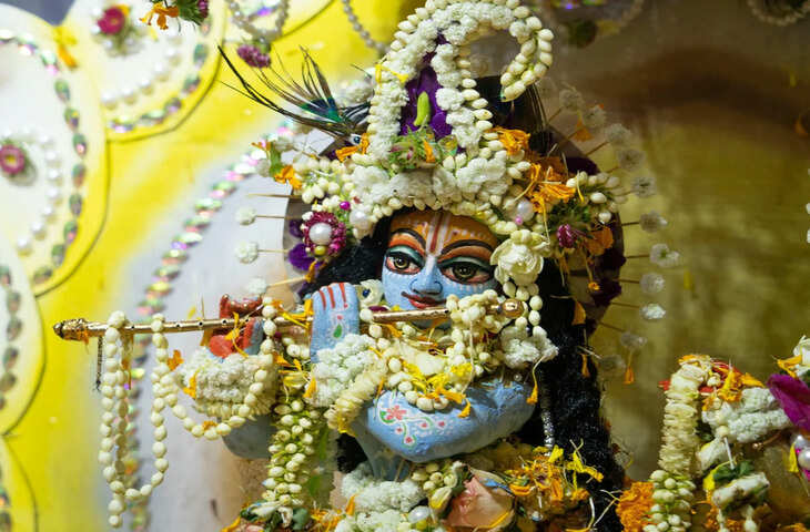Krishna Janmashtami 2026: इस साल कब मनाई जाएगी कृष्ण जन्माष्टमी? जानें तिथि, शुभ मुहूर्त और पूजा की आसान विधि