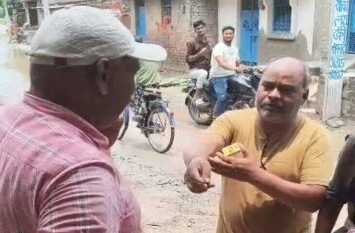 सीवान में बिजली समस्या से परेशान ग्रामीणों का अनोखा प्रदर्शन, जर्जर तारों और खराब आपूर्ति के खिलाफ जताया विरोध