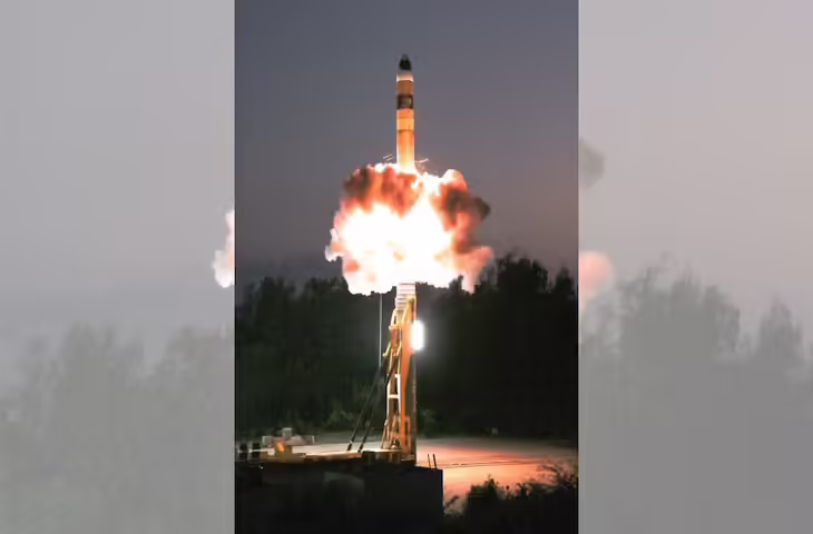 भारत का बड़ा रक्षा परीक्षण: अग्नि मिसाइल के MIRV वर्जन का सफल फ्लाइट ट्रायल, कई लक्ष्यों को एक साथ साधने में सक्षम