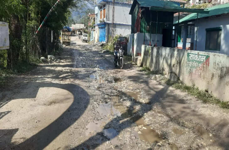 गंगोत्री नेशनल हाईवे की खस्ताहाल हालत, यात्रियों और स्थानीय निवासियों में चिंता
