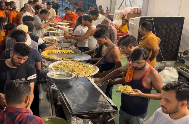 मेरठ में कांवड़ियों के लिए हाईटेक शिविर, ऑटोमैटिक रोटी मशीन से बनेगी रोटियां; सुरक्षा से चिकित्सा तक तकनीक का सहारा
