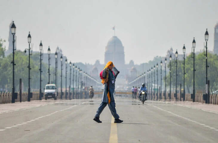 Delhi Weather Update: अक्टूबर में भी तप रही राजधानी, आज 37 डिग्री तक पहुंच सकता है पारा; जानें बारिश कब होगी