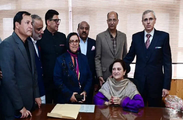 Jammu-Kashmir Politics: कैबिनेट फेरबदल से नेशनल कॉन्फ्रेंस में बढ़ी नाराजगी, 18 विधायकों की गुप्त बैठक से सियासी हलचल