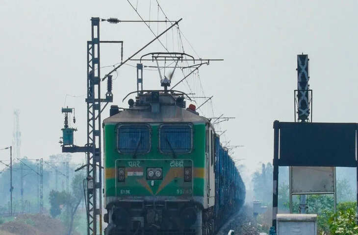लोको-पायलट ने शेयर किया वीडियो, ट्रेन की देरी पर दिया अनोखा बयान, सोशल मीडिया पर वायरल