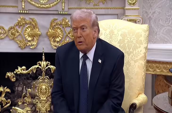 ईरान युद्ध के बीच डोनाल्ड ट्रंप की तबीयत खराब? चलने से लेकर खड़े होने का स्टाइल भी बदला, सोशल मीडिया पर बहस