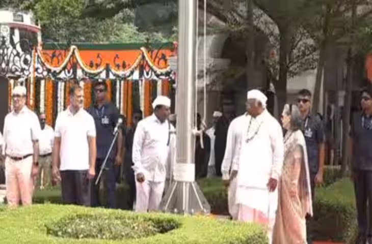 कांग्रेस मुख्यालय में &lsquo;वंदे मातरम&rsquo; पर क्यों मचा बवाल? राहुल-सोनिया के इशारे का BJP ने निकाला सियासी मतलब, कांग्रेस ने बताया सच