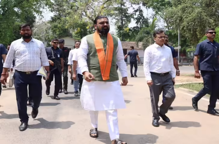 मुख्यमंत्री सम्राट चौधरी पैदल पहुंचे दफ्तर, अधिकारियों और सुरक्षाकर्मियों ने भी फॉलो किया नो व्हीकल डे