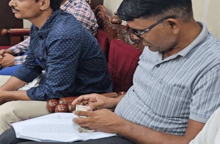 भरतपुर ACB की बड़ी कार्रवाई, फुटेज में देंखे 30 हजार रुपये की रिश्वत लेते दो पटवारी रंगे हाथ गिरफ्तार