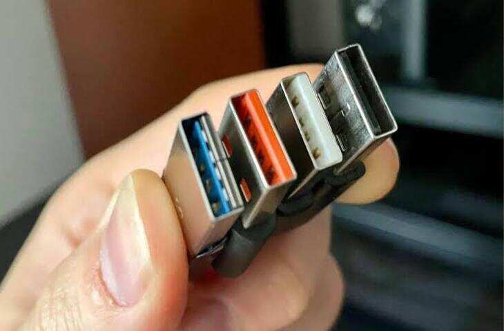 USB पोर्ट के रंग सिर्फ डिजाइन नहीं! सफेद, काला, नीला और पीला रंग बताते हैं ये खास बातें