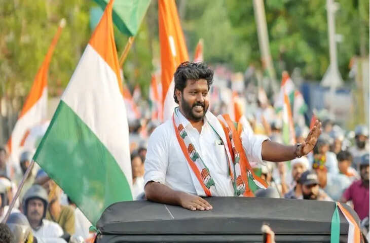 राजनीति में कब किसका सितारा चमक जाए और किसका प्रभाव कम हो जाए, यह कहना मुश्किल है। ऐसा ही एक बड़ा उलटफेर हाल ही में देखने को मिला है, जहां एक साधारण पृष्ठभूमि से आने वाले थॉमस ने तीन बार के दिग्गज विधायक को चुनाव में हरा दिया। इस जीत के बाद थॉमस का नाम राजनीतिक गलियारों में तेजी से चर्चा में आ गया है।  साधारण शुरुआत से राजनीति की ऊंचाइयों तक  थॉमस की कहानी किसी फिल्मी स्क्रिप्ट से कम नहीं मानी जा रही है। कभी वह मछुआरे समुदाय से जुड़े रहे और जीवन यापन के लिए कठिन परिस्थितियों से जूझते रहे। शुरुआती दौर में उन्होंने स्थानीय मुद्दों को लेकर आवाज उठानी शुरू की, जिससे उन्हें जनता के बीच पहचान मिलने लगी।  इसके बाद थॉमस छात्र राजनीति से जुड़े और धीरे-धीरे एक सक्रिय छात्र नेता के रूप में उभरे। कॉलेज और विश्वविद्यालय स्तर पर उन्होंने छात्रों के अधिकारों, शिक्षा व्यवस्था और स्थानीय समस्याओं को लेकर कई आंदोलनों का नेतृत्व किया।  छात्र नेता से जननेता तक का सफर  छात्र राजनीति में सक्रिय रहने के दौरान थॉमस ने लोगों के बीच मजबूत पकड़ बनाई। उनकी छवि एक ऐसे नेता की बनी जो सीधे जनता से जुड़कर काम करता है। यही कारण रहा कि उन्होंने धीरे-धीरे अपने क्षेत्र में एक भरोसेमंद चेहरा बना लिया।  स्थानीय मुद्दों पर लगातार सक्रिय रहने के चलते उन्हें राजनीतिक दलों का भी समर्थन मिलने लगा और अंततः उन्हें चुनावी मैदान में उतारा गया।  दिग्गज विधायक को हराकर बड़ा उलटफेर  इस चुनाव में सबसे बड़ा राजनीतिक उलटफेर तब देखने को मिला जब थॉमस ने तीन बार से लगातार जीत रहे दिग्गज विधायक को हरा दिया। यह सीट लंबे समय से एक मजबूत राजनीतिक गढ़ मानी जाती थी और वहां परंपरागत राजनीति का प्रभाव काफी मजबूत था।  लेकिन इस बार जनता ने बदलाव के पक्ष में वोट दिया और थॉमस को बड़ी जीत दिलाई। चुनाव परिणाम सामने आते ही राजनीतिक विश्लेषकों ने इसे &ldquo;साइलेंट वेव&rdquo; यानी चुपचाप आया बदलाव बताया।  जीत के पीछे क्या रहे कारण?  विशेषज्ञों का मानना है कि थॉमस की जीत के पीछे कई कारण रहे। सबसे बड़ा कारण उनकी जमीनी पकड़ और जनता से सीधा जुड़ाव माना जा रहा है। इसके अलावा युवाओं और मतदाताओं में बदलाव की इच्छा भी एक बड़ा फैक्टर रही।  स्थानीय मुद्दों जैसे रोजगार, शिक्षा, बुनियादी सुविधाएं और विकास कार्यों को लेकर जनता की नाराजगी ने भी चुनावी नतीजों को प्रभावित किया।  राजनीतिक भविष्य पर नजर  इस जीत के बाद थॉमस अब राज्य की राजनीति में एक उभरते हुए चेहरे के रूप में देखे जा रहे हैं। हालांकि उनके सामने अब बड़ी जिम्मेदारी होगी कि वे चुनावी वादों को पूरा करें और जनता के भरोसे पर खरे उतरें।  वहीं, तीन बार के दिग्गज विधायक की हार को राजनीतिक हलकों में एक बड़े बदलाव के संकेत के रूप में देखा जा रहा है। इससे यह भी साफ होता है कि भारतीय राजनीति में जनता का मूड तेजी से बदल सकता है।