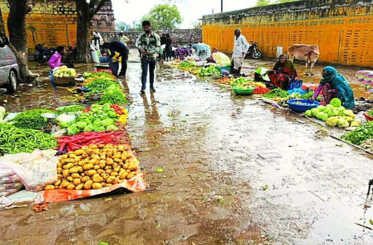 रविवार की ओलावृष्टि से फसलों और सब्जी व्यापारियों को नुकसान का खतरा