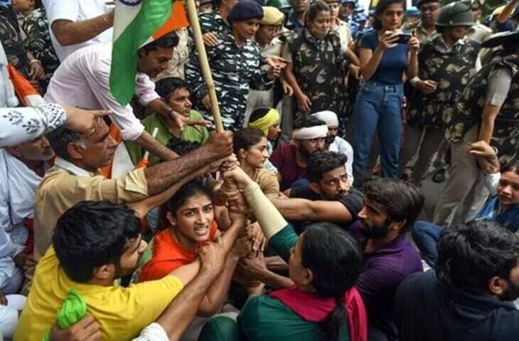 विनेश फोगाट ने बृजभूषण को बताया गुंडा-बदमाश, बोलीं- पैसे के दम पर लड़कियों पर अत्याचार किए