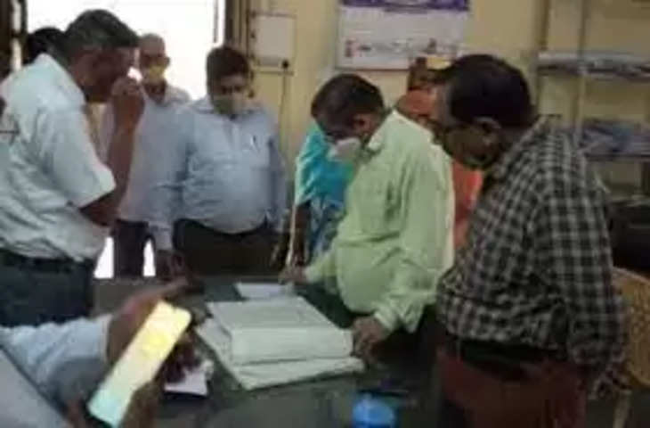 Mathura अनुपस्थित मिले जलनिगम के अधिकारी-कर्मचारी