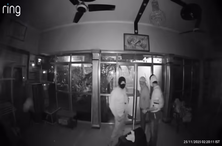 सेवानिवृत्त बैंककर्मी के घर में बड़ी चोरी, आठ लाख की संपत्ति पर हाथ साफ, शादी में गया था पूरा परिवार