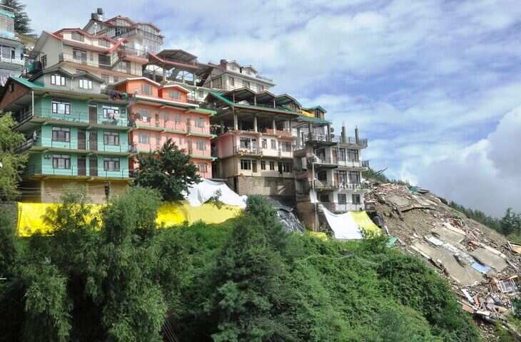 इमारत ढहने से आय का एकमात्र स्रोत खत्म