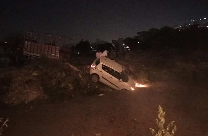 ग्रेटर नोएडा वेस्ट: तेज रफ्तार कार खुला नाले में गिरी, ड्राइवर बाल-बाल बचा