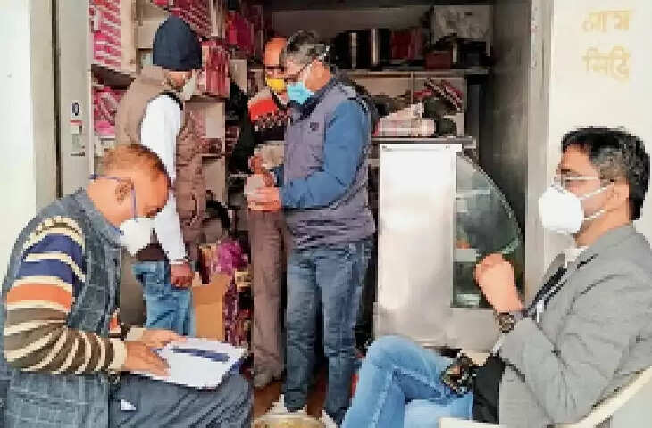 Sikar के Chidawa में चिड़ावा में फुटपाथ खाली करो अभियान शुरू, 2600 रुपए जुर्माना वसूला