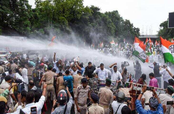 ज्ञानेश कुमार के इस्तीफे पर आज फिर दिल्ली में प्रदर्शन, वीडियो में जाने राहुल-प्रियंका पर 3 FIR; खरगे की लंच मीटिंग भी