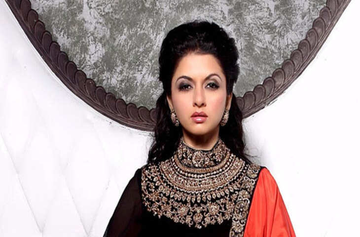 Bhagyashree Birthday Special:&nbsp;साधारण नहीं राजपरिवार से ताल्लुक रखती है भाग्यश्री, घरवालों के खिलाफ जाकर की थी शादी